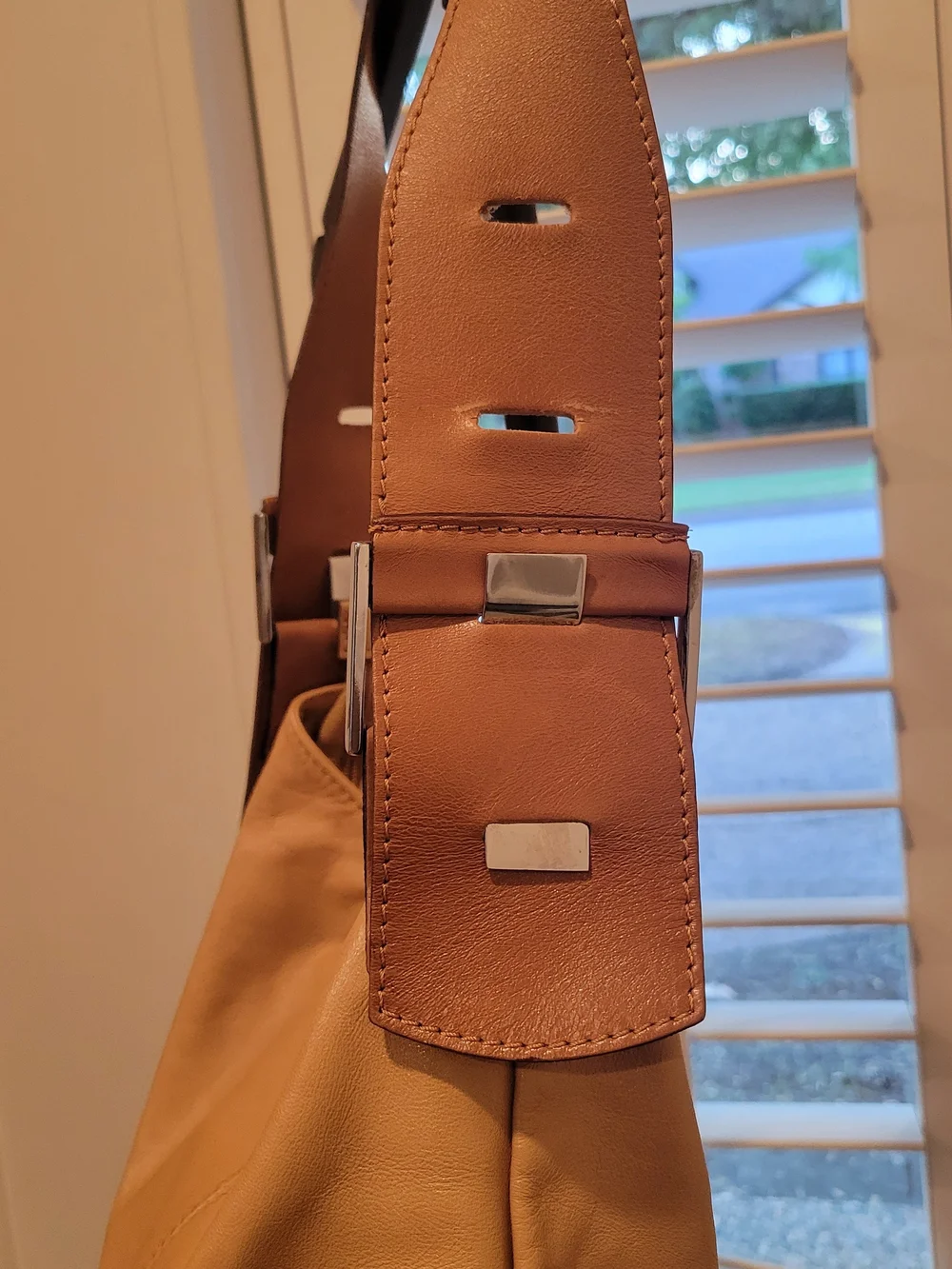 Casual Leather Hobo Shoulder Bag in Tan